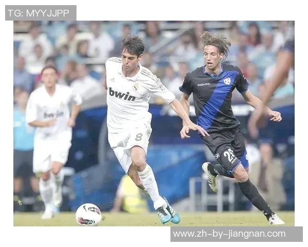 足球传奇卡卡经典瞬间照片回顾展现其辉煌职业生涯的精彩时刻