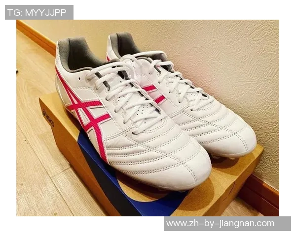 足球行头的时尚潮流与运动装备的完美结合探讨